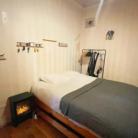Beautiful Flat In The Center Of 6 Th District Париж